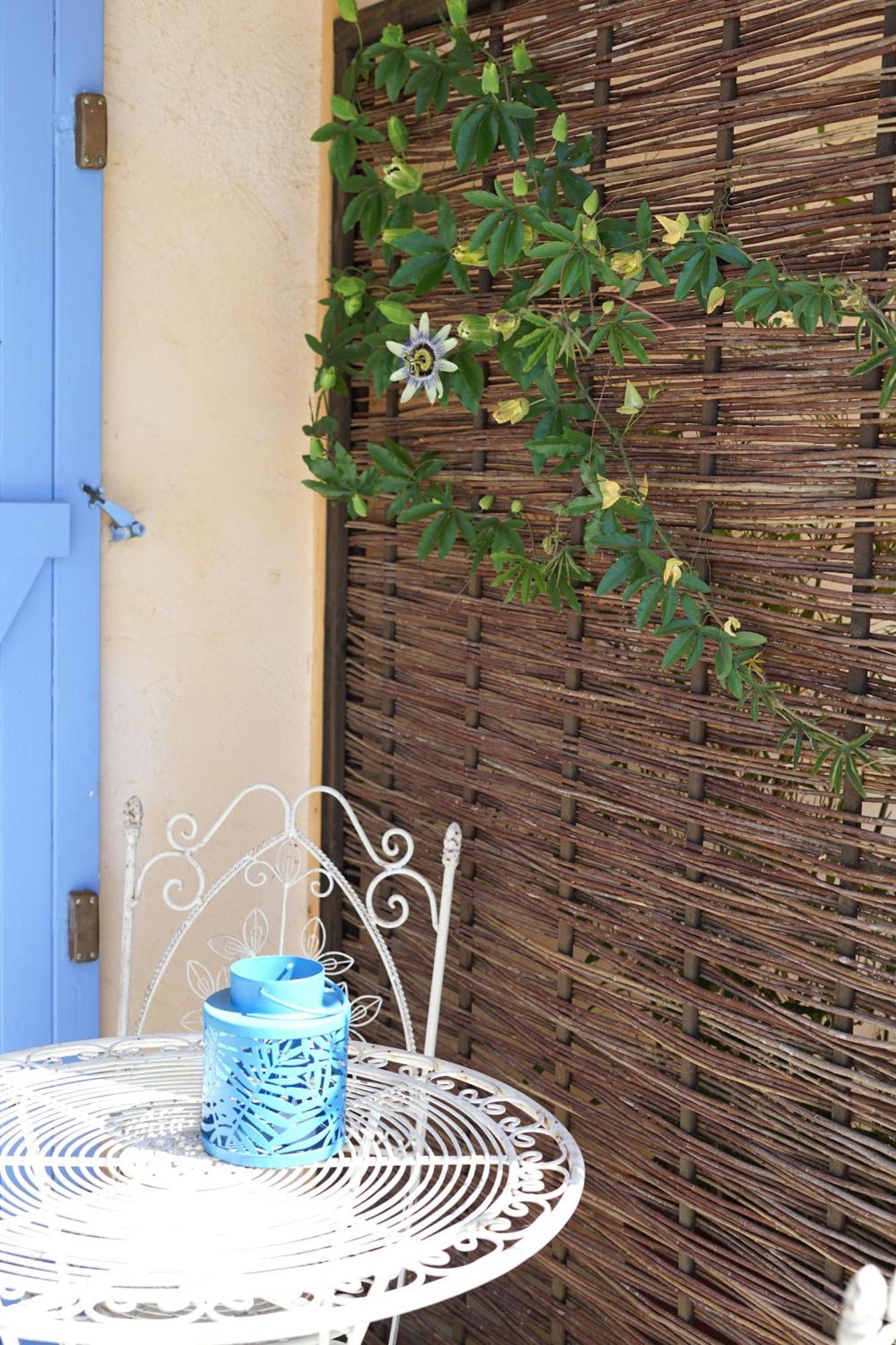 Les Volets Bleus Hotel Speracedes Exterior photo